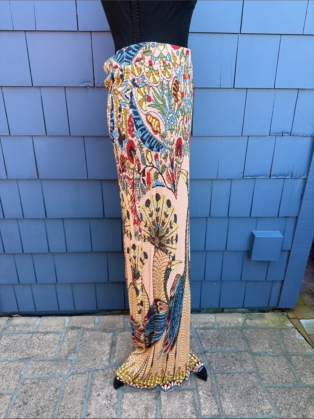 FARM Rio Peach Maxi Skirt with Blue, Red and Green Crane Print medium - Picture 4 of 9